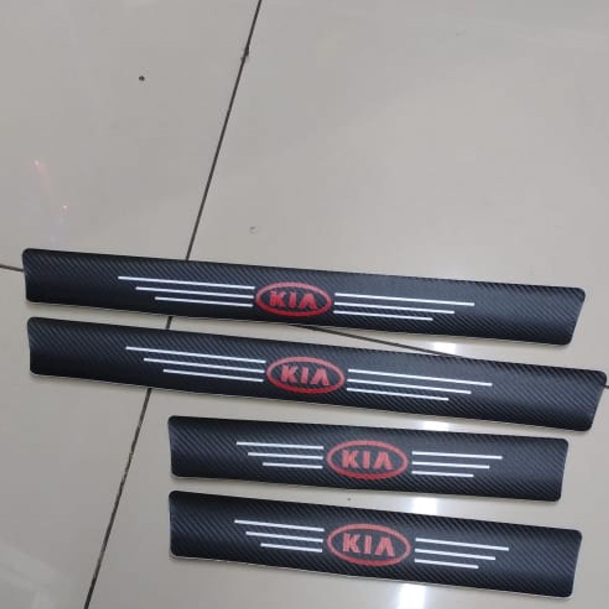 GENERICO - X4 Cubre socalo pisaderas pegatina de fibra de carbono en eco cuero para perfil de puertas kia