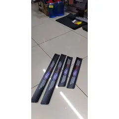 GENERICO - X4 Cubre socalo pisaderas pegatina de fibra de carbono en eco cuero para perfil de puertas ford