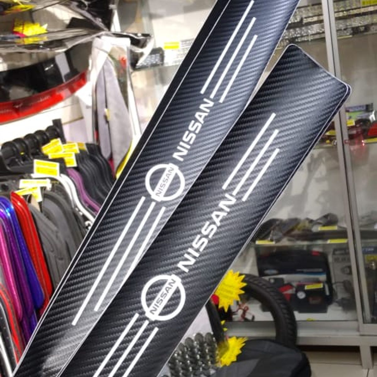 GENERICO - X4 Cubre socalo pisaderas pegatina de fibra de carbono en eco cuero para perfil de puertas nissan