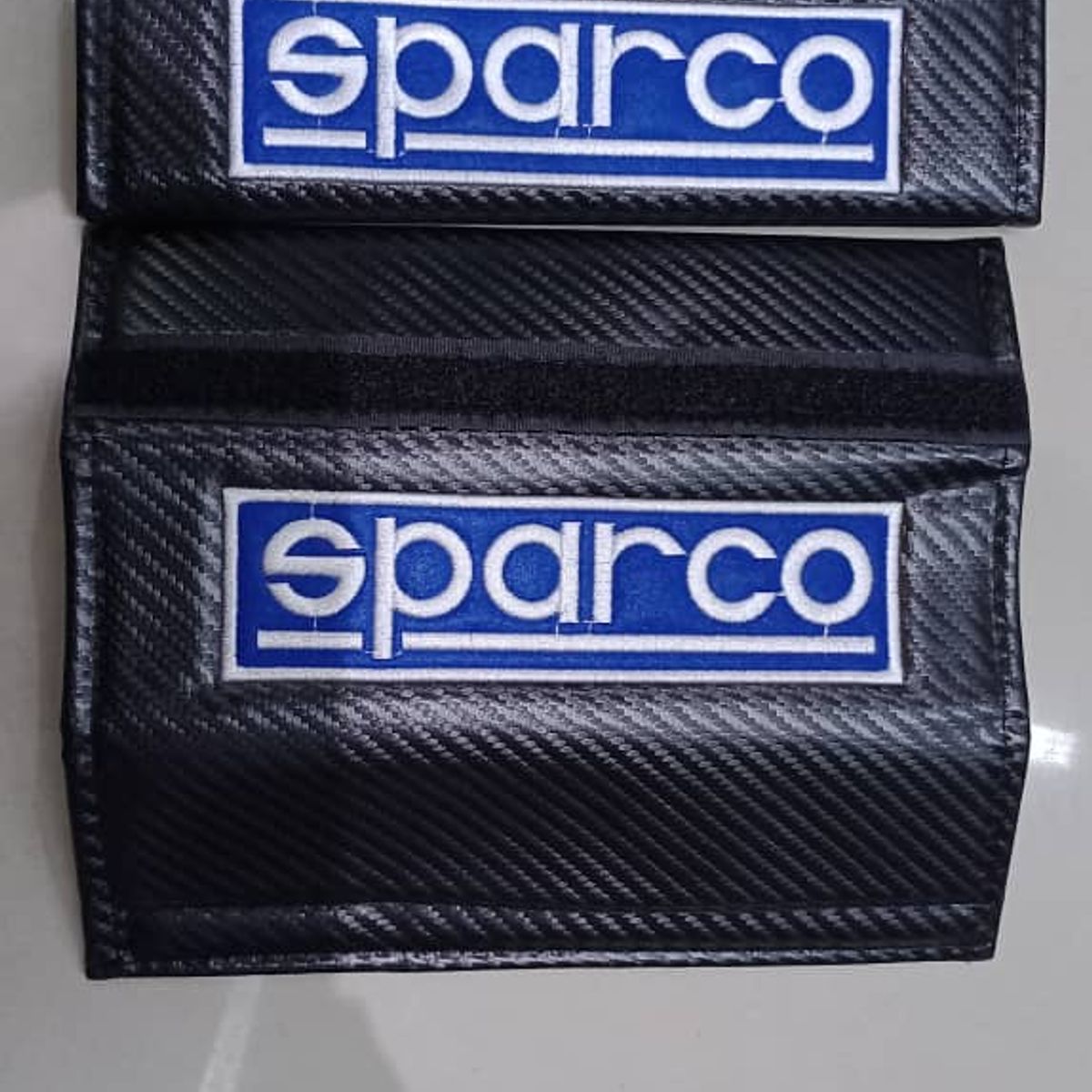 GENERICO - Cubre cinturón de seguridad de autos Diseño Fibra de carbono bordado marca Sparco fondo azul