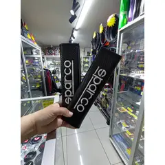 GENERICO - Cubre cinturón de seguridad de autos Diseño Fibra de carbono bordado marca SPARCO LETRA BLANCA