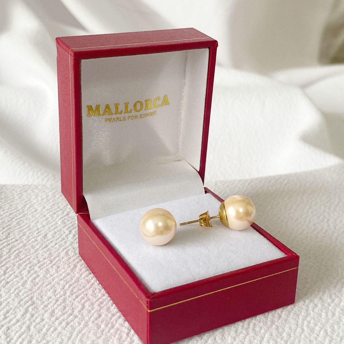 MALLORCA - Aros De Perla Mallorca Clasico Base Enchapada En Oro 18k 10mm
