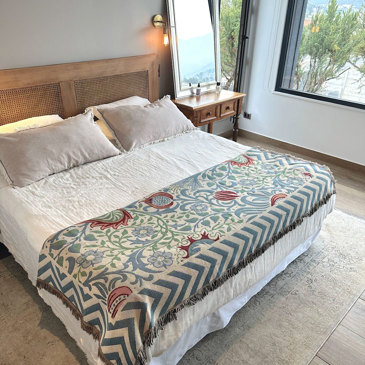 GALDANA - Piecera, Manta o cubre cama William Morris 160x210cm. Made in India tejido Jacquard
