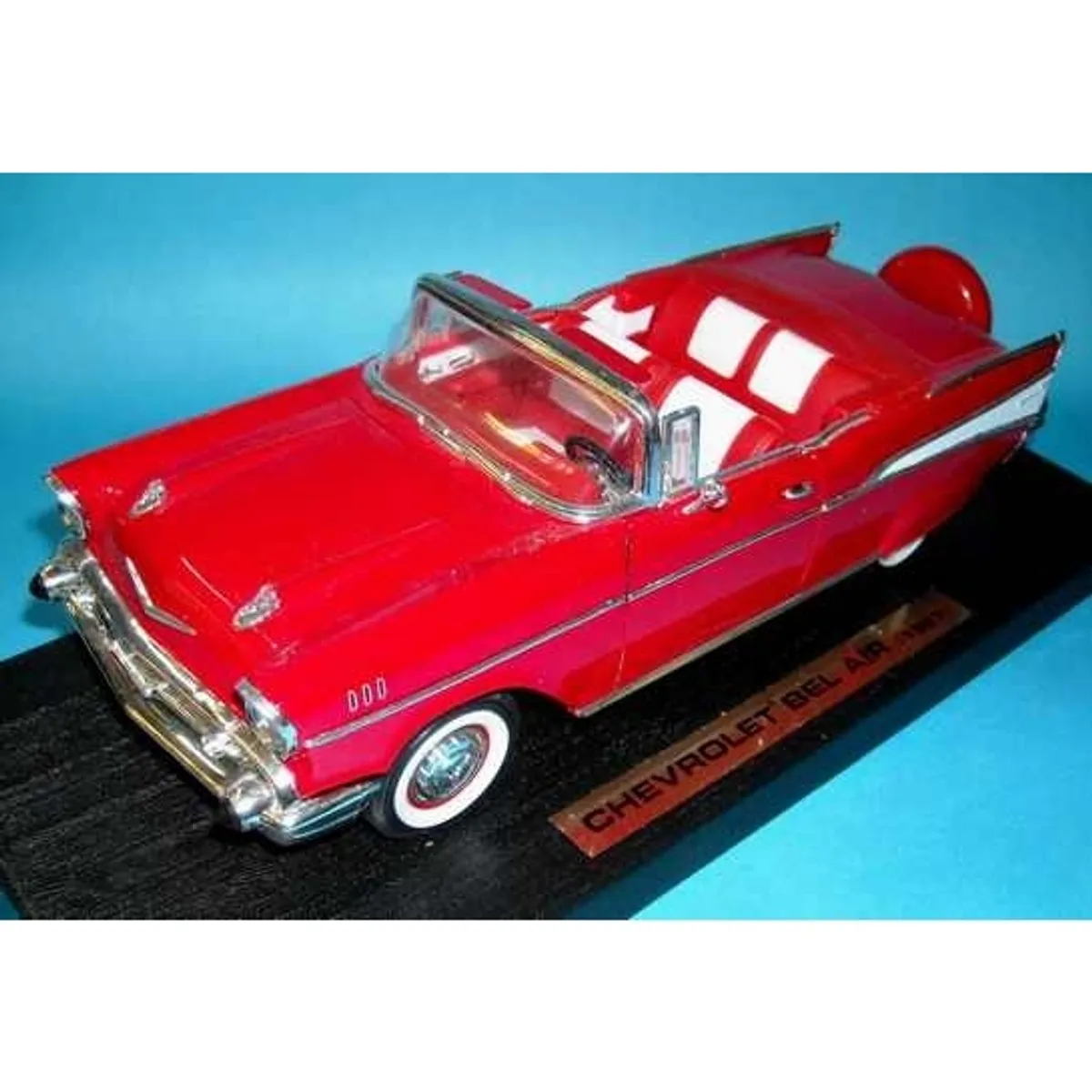 GENERICO - ROAD 92109 1-18 CHEVROLET BEL AIR  1957  RED OR GOLD OR
