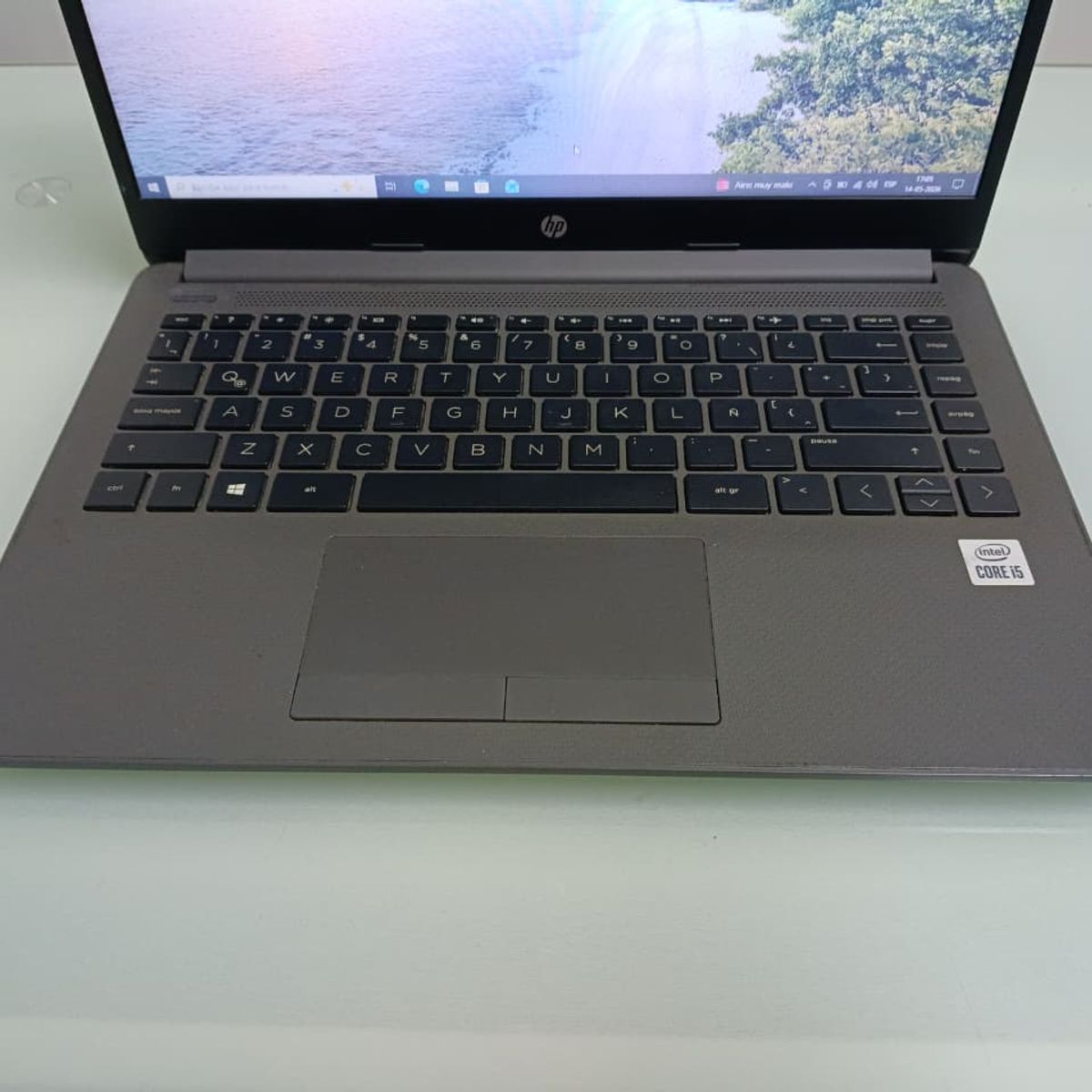 HP - NOTEBOOK 240 G8 INTEL CORE I5 - 1035G1 12GB RAM 256GB SSD REACONDICIONADO