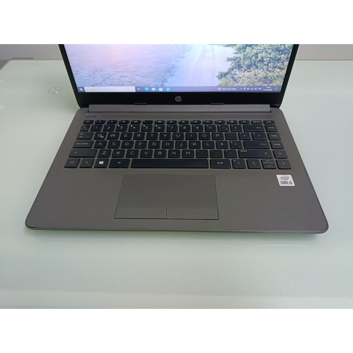 HP - NOTEBOOK 240 G8 INTEL CORE I5 - 1035G1 12GB RAM 256GB SSD REACONDICIONADO