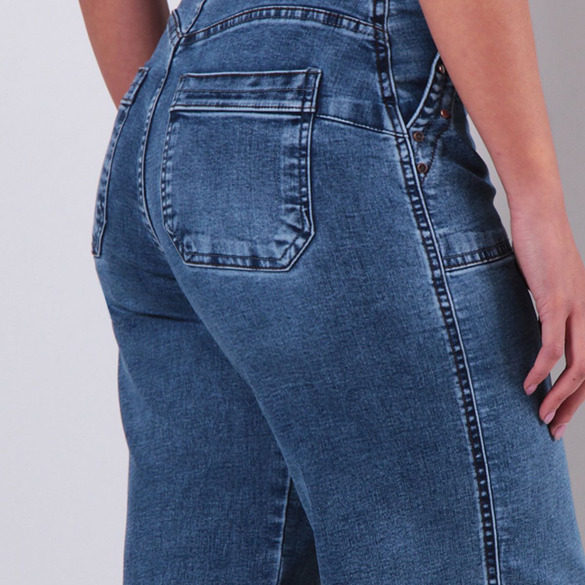 WADOS - JEANS MUJER CARGO RECTO TIRO ALTO PRETINA UN BOTON