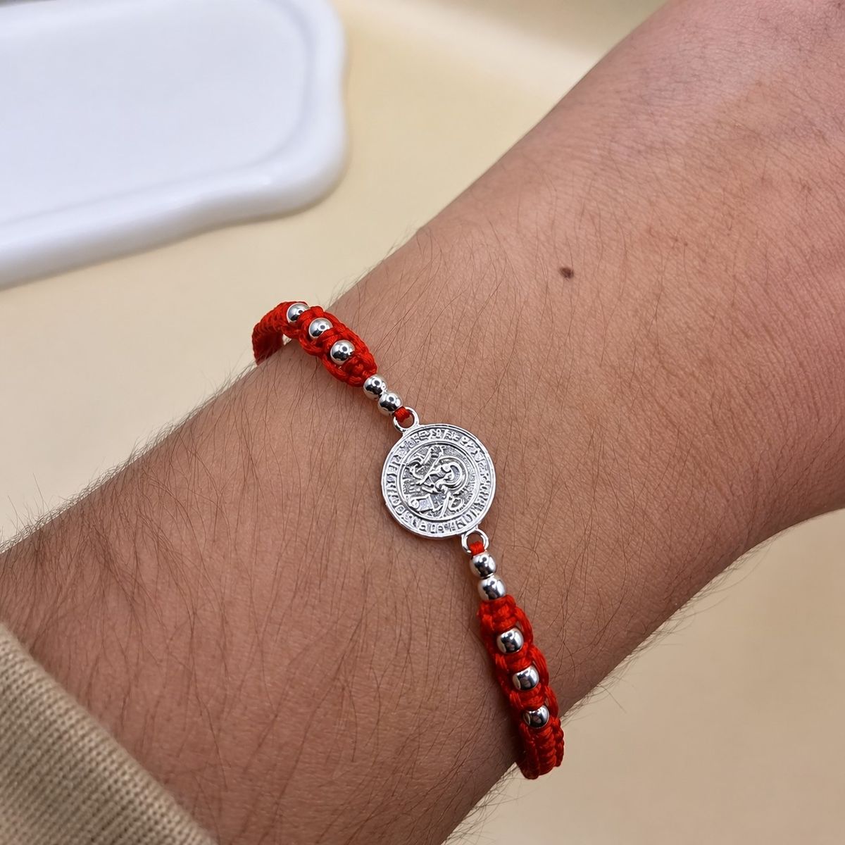 LK LUKSO - Pulsera Hilo Rojo Unisex San Benito Plata 925