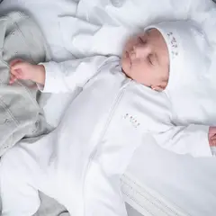 SIMPLE GRACIA - Set Sábanas Broderie Cuna Pack & Play 100x70 Blanco 300 Hilos