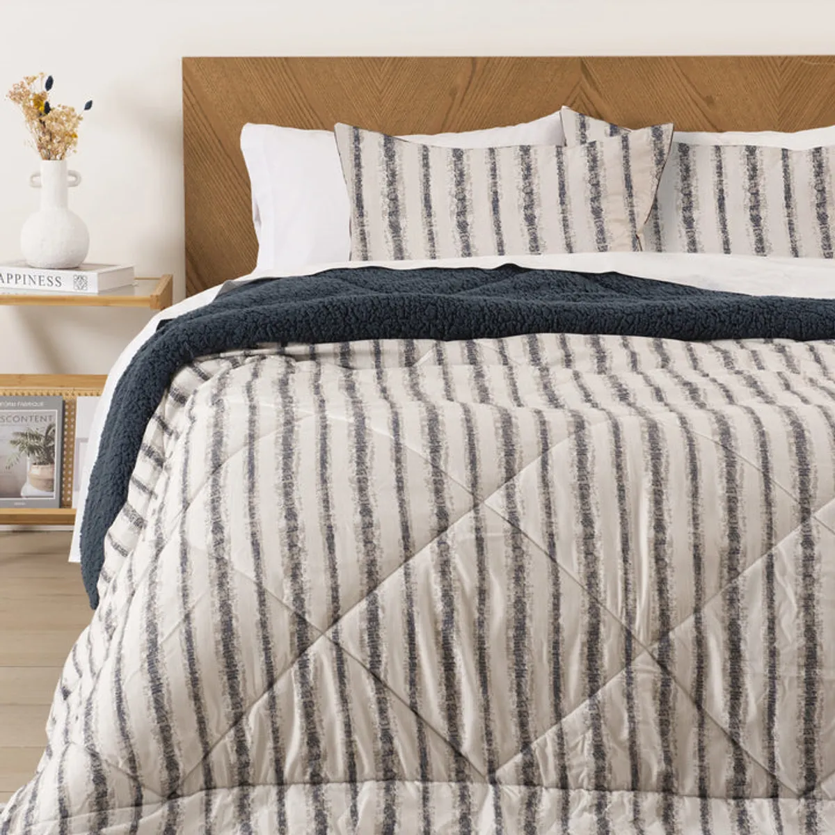 MASHINI - CUBRECAMA PLUMON MICROFIBRA CON SHERPA CORTEZA MASHINI 2 PLAZAS QUEEN