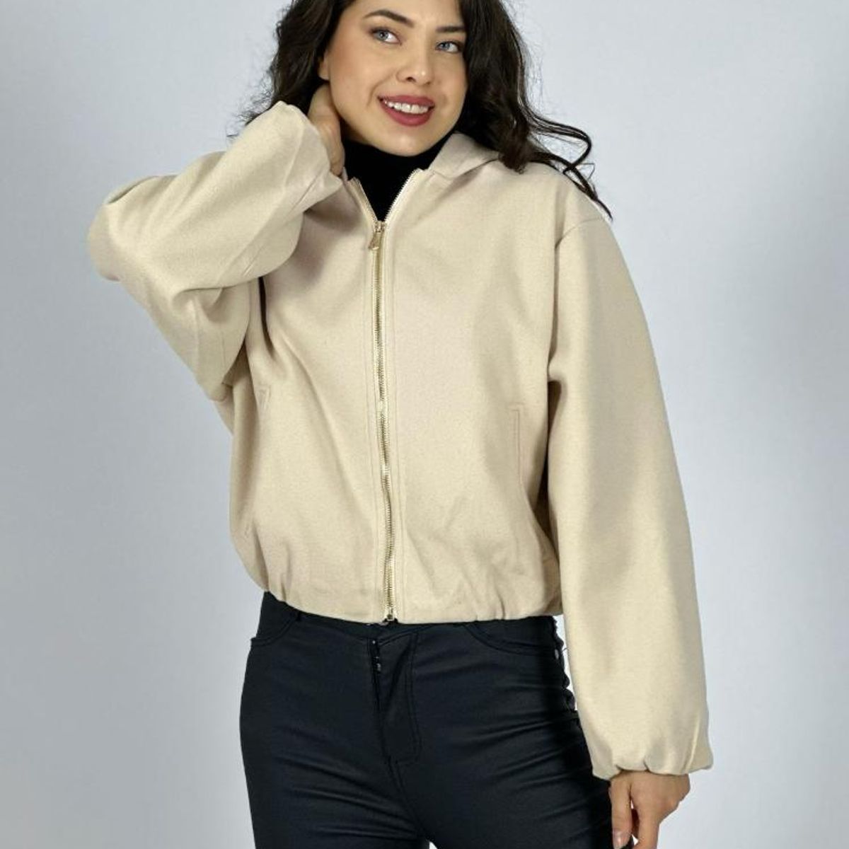 ENIGMATICA BOUTIQUE - Chaqueta Bomber Corta con Gorro