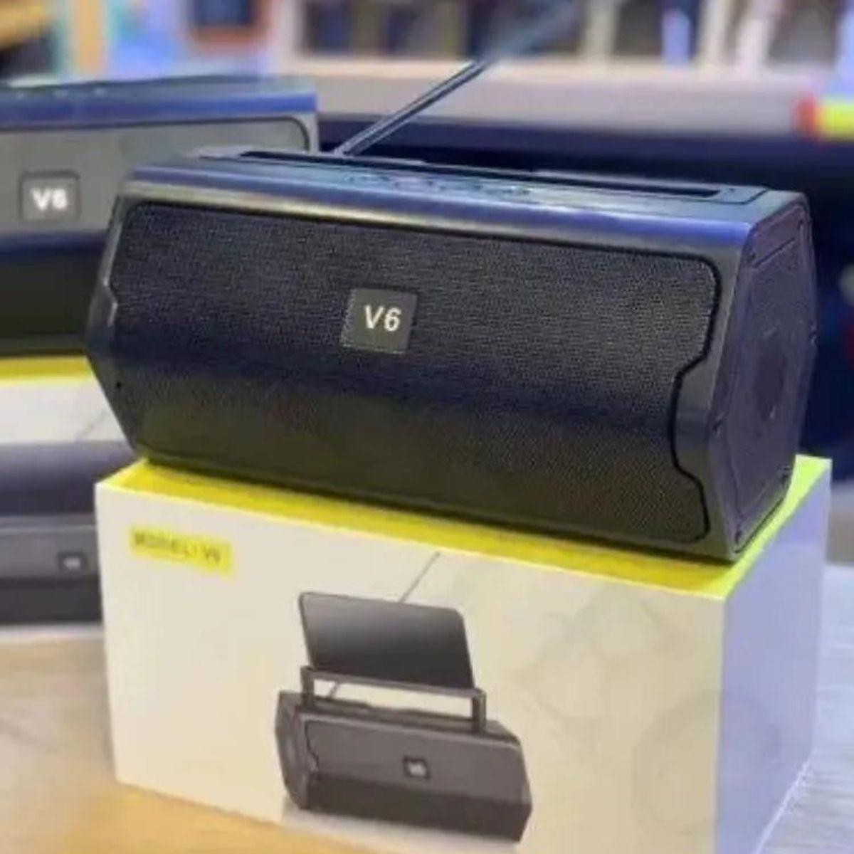GENERICO - Parlante Recargable Bluetooth V6 con USB y Auxiliar