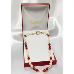MALLORCA - Collar Perla Clásica y Roja Con Bolitas Bañadas En Oro 8mm 45cm