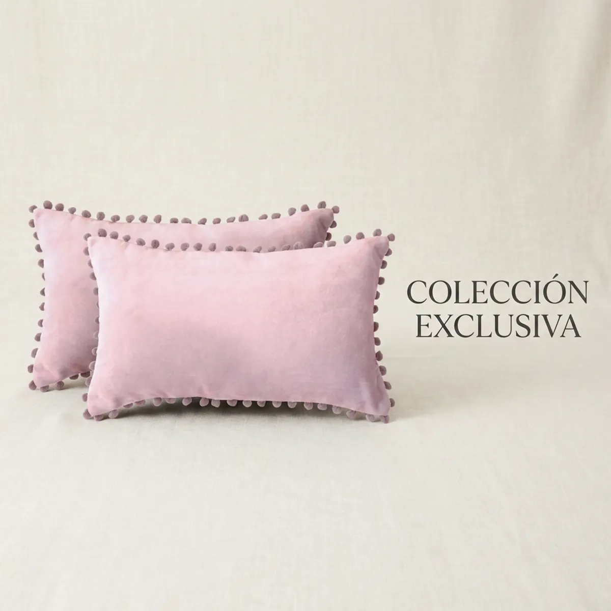 ARMONIA - Pack 2 Fundas Rectangular Terciopelo Pompon rosa Modelo 88..