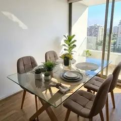 CORI CORI - Comedor Medlock 140x90cm + 4 Sillas Capitonne Lino