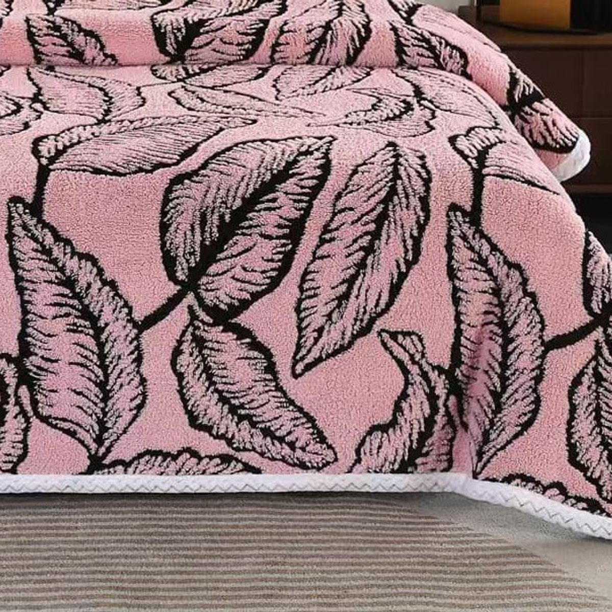 GENERICO - FRAZADA PARA INVIERNO SHERPA POLAR TERMICA CON DISEÑO HOJAS EN RELIEVE