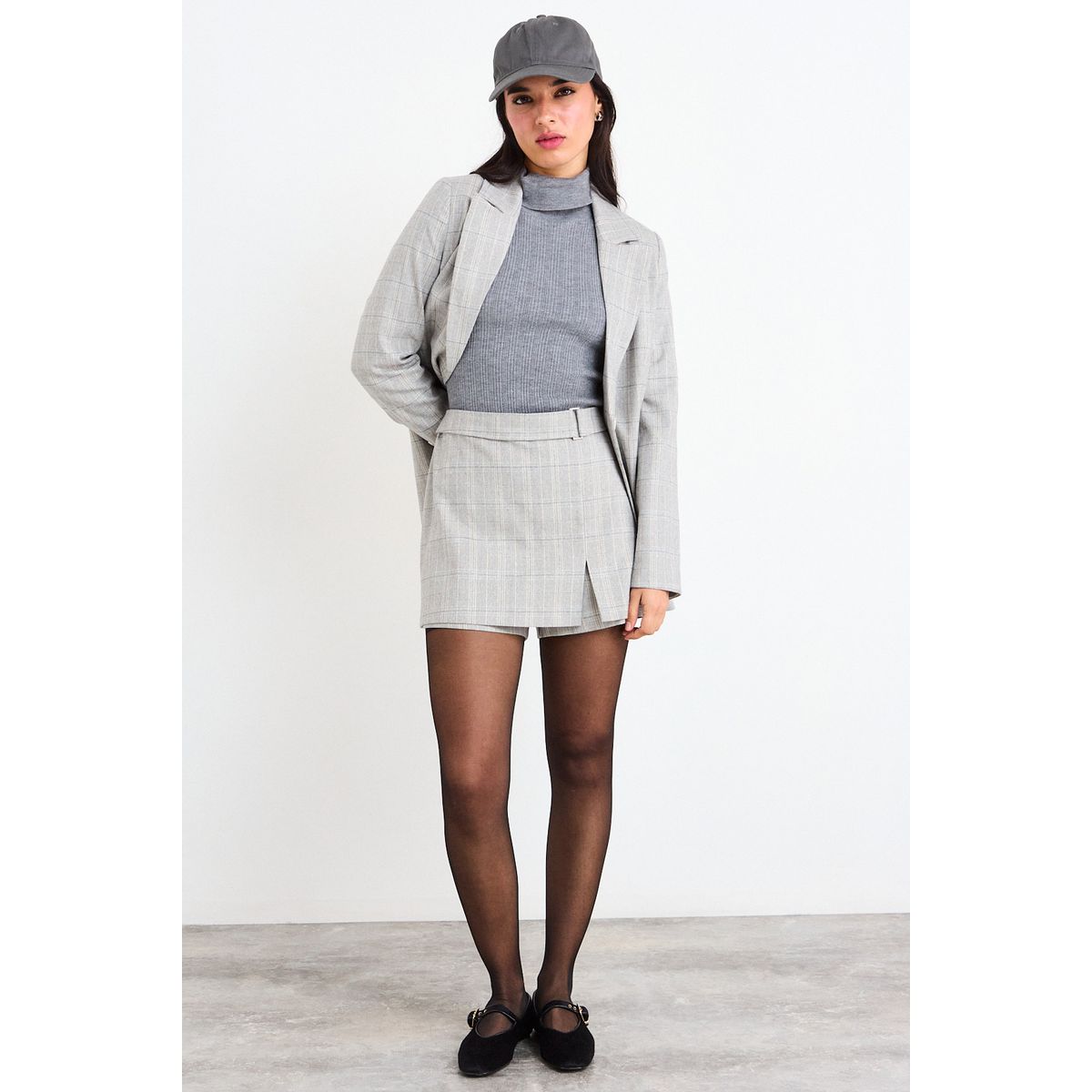 IO - Short Fantasia Mujer Gris Io