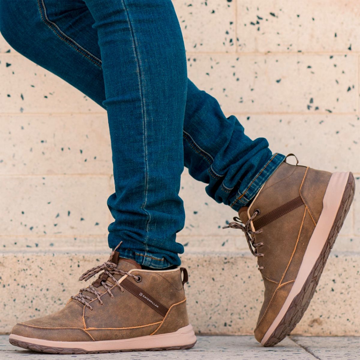 CAT - Quest Mid Zapatilla Urbana Hombre Cuero Café Cat