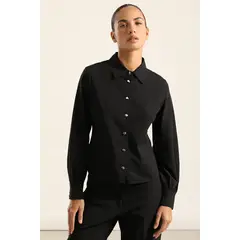 LIOLA - Blusa Entallada, Boton Fantasia, Negro