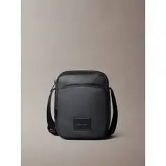 CALVIN KLEIN - Bolso Reportes Puffer Utility Negro