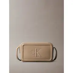 CALVIN KLEIN - Cartera Cruzada con Logo Monograma Grabado Beige