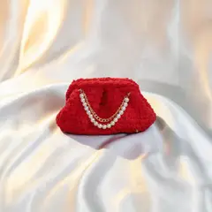 MACRALORE - Cartera Rouge Élégance tejida a crochet roja con cadena dorada y perlas decorativas
