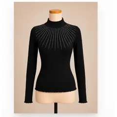 XPRESS RECHARGE - Sweater Mujer Negro Cuello Alto con Detalle de Brillos