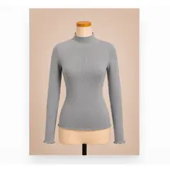 XPRESS RECHARGE - Sweater Mujer Negro Cuello Alto con Detalle de Brillos