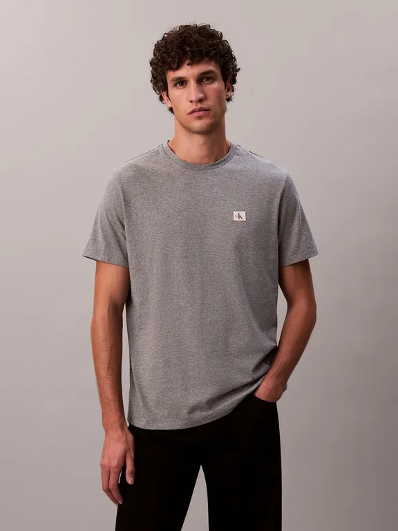 CALVIN KLEIN Polera Monograma Bagde 30S Gris