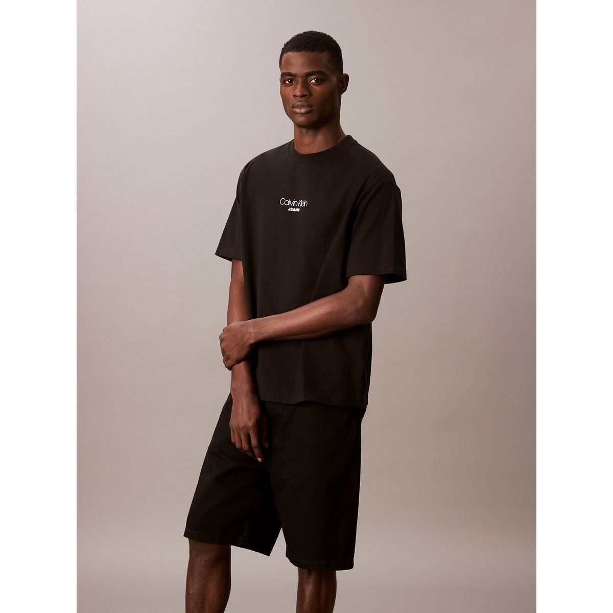 CALVIN KLEIN - Polera Relaxed Logotipo en Relieve Negro Calvin Klein