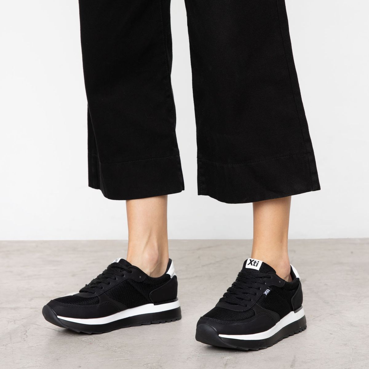 XTI - Zapatilla Urbana Mujer Negro Xti
