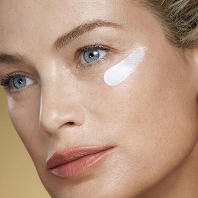 Imagen 2 del producto Contorno De Ojos Re Nutriv Ultimate Lift Regenerating Youth 15 Ml Estée Lauder