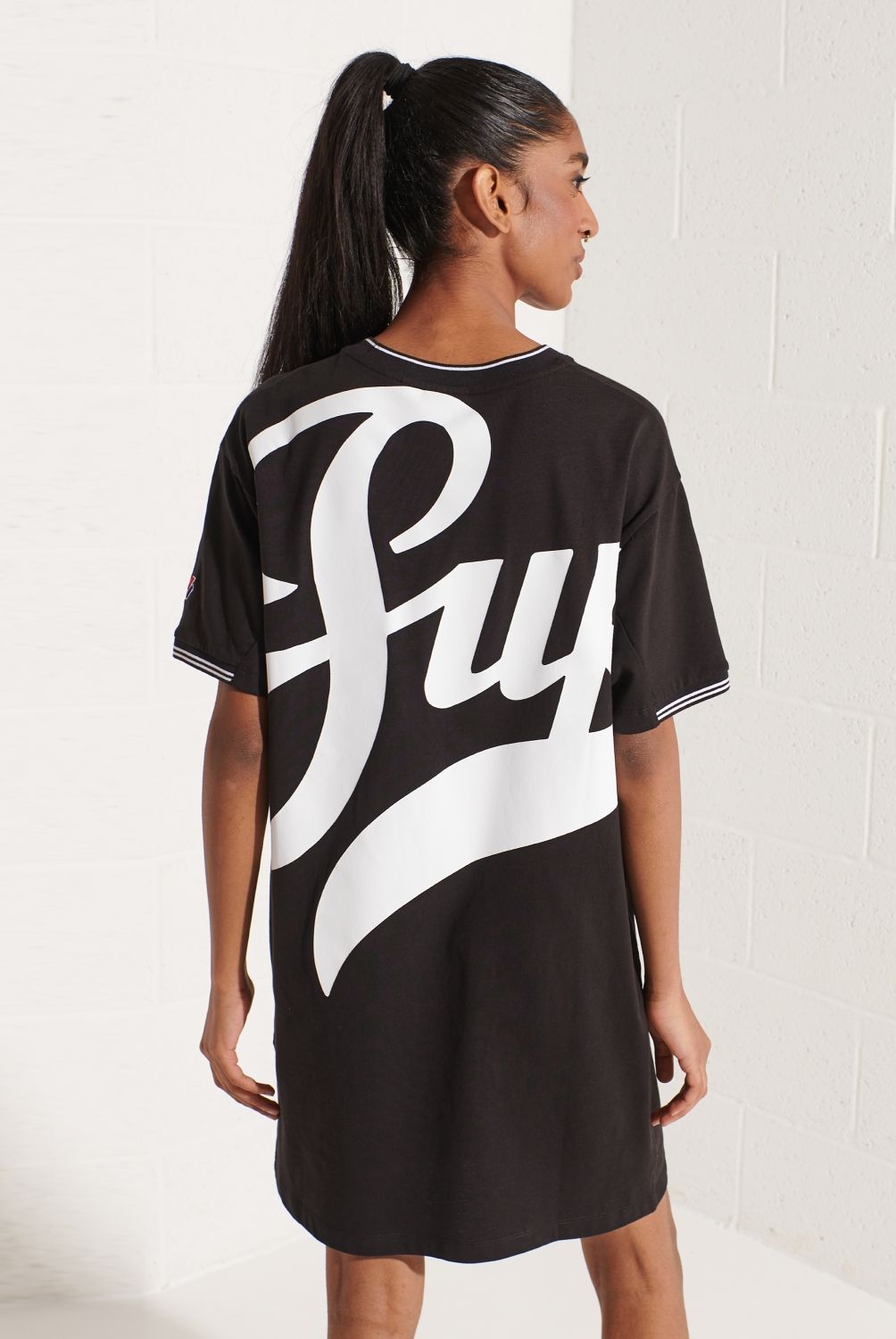 SUPERDRY - Vestido Tipo Polera Strike Out Mujer