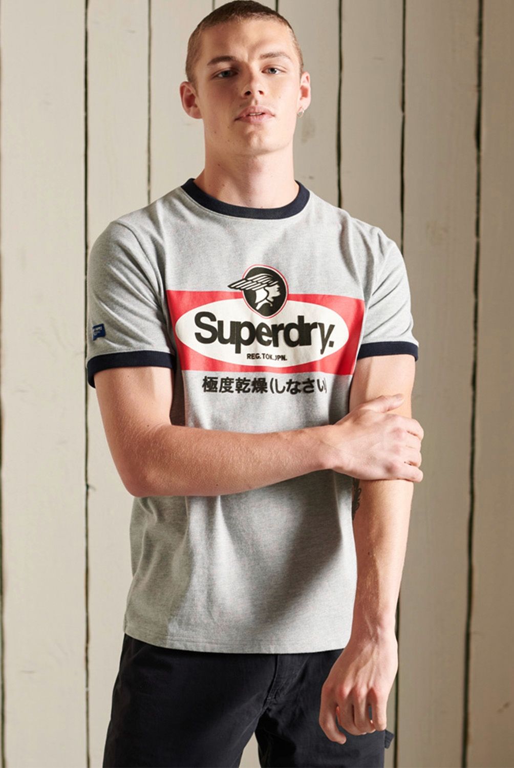SUPERDRY - Polera Con Ribetes En Contraste Y Logotipo Core American Classic Hombre