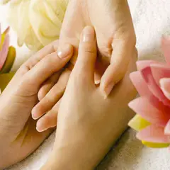 BINDU SPA - MANICURE SPA CON ESMALTE TRADICIONAL