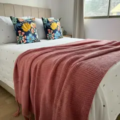 TODOHOGAR SANTIAGO DE CHILE - Manta Chenille Extra Grande Con Flecos De Soga 240 X 180 Cm - Rosa