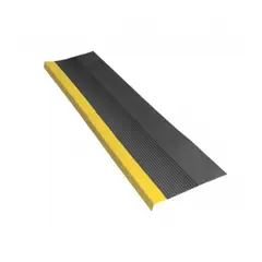 GENERAC - Grada de Goma Estriada 121 x 32cm Alto Tráfico Negro Amarillo