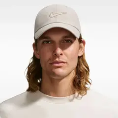 NIKE - Gorro Club Marrón Unisex adulto