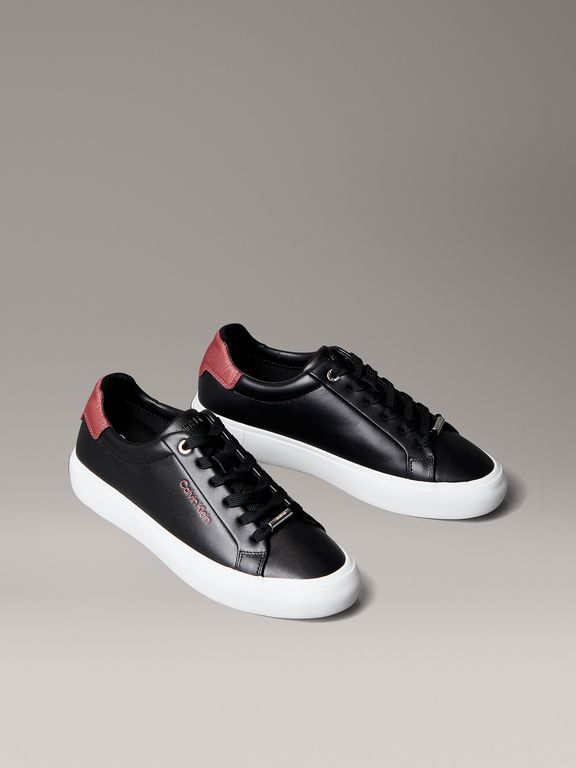 Zapatillas de Cuero con Logo Grabado Negro