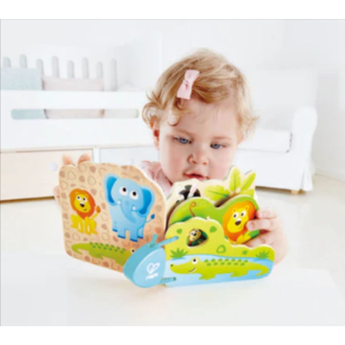 HAPE - Libro bebé animales salvajes, pintado sobre madera