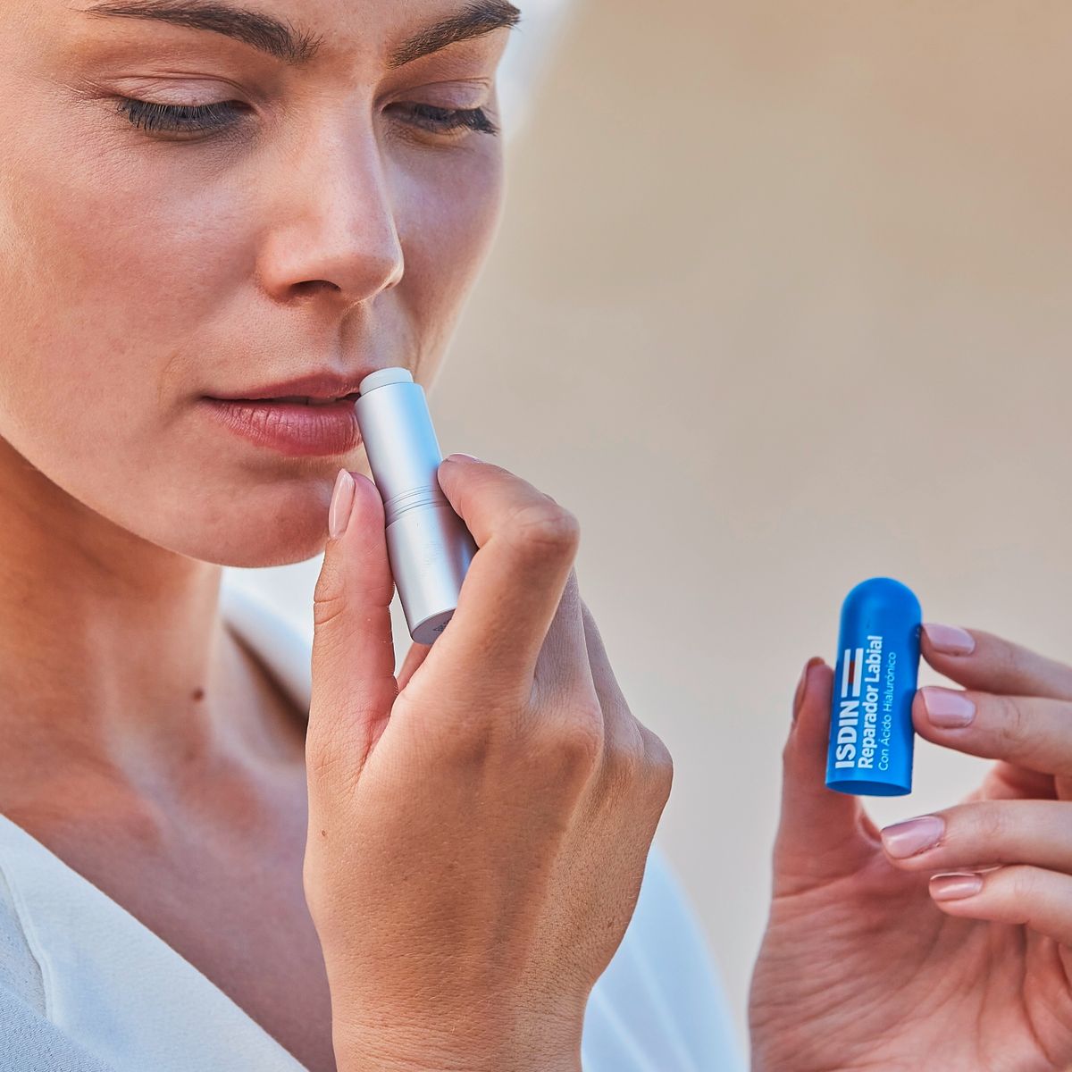 ISDIN - Set Protector Solar Facial Fusion Water FPS 50 50 ml + Reparador Labial con Ácido Hialurónico 4 gr ISDIN