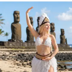 UTILISIMO - Traje Pascuense Típico Blanco Con Plumas 3 Piezas Juvenil Rapa Nui Fiestas Patrias