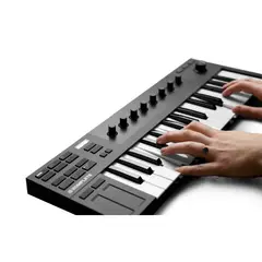 NATIVE INSTRUMENTS - KOMPLETE KONTROL M32
