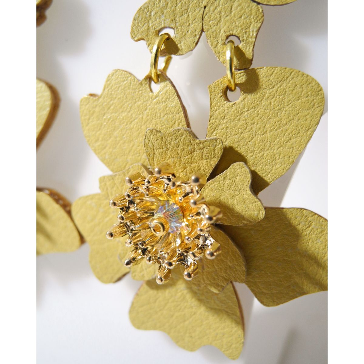 JARDIN DEL ESTE - Aros Amarillos de cuero Magnolias