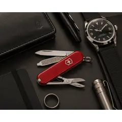 VICTORINOX - Navaja Suiza Classic SD Roja 0.6223.G