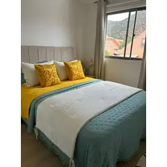 TODOHOGAR SANTIAGO DE CHILE - Set Renueva tu Dormitorio Mostaza 5 Piezas