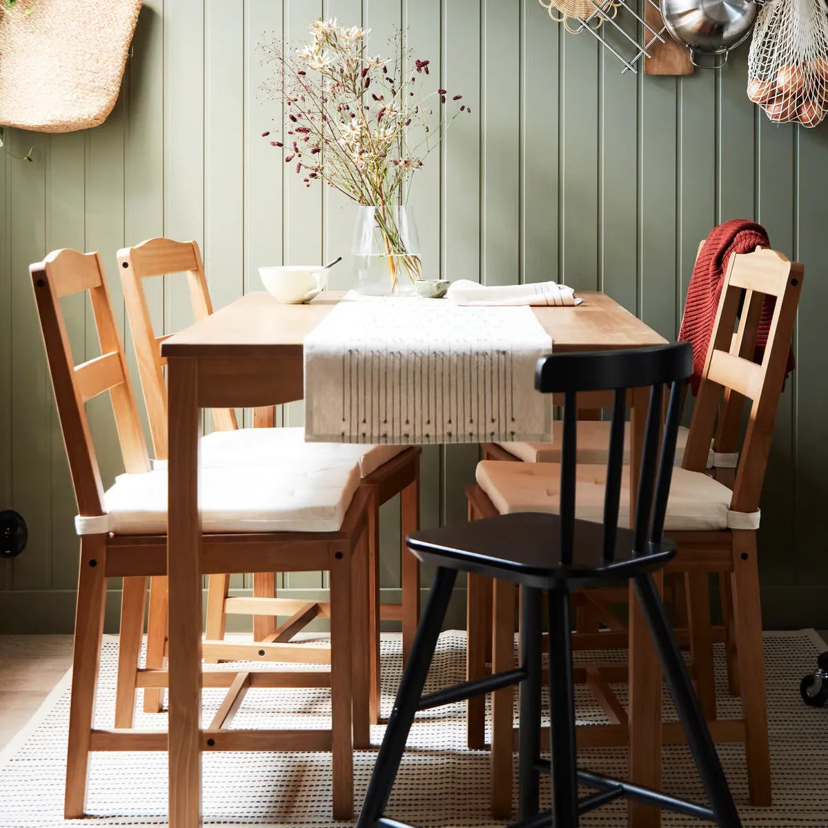 IKEA - HÄGERNÄS Juego de comedor con 4 sillas, tinte envejecido pino