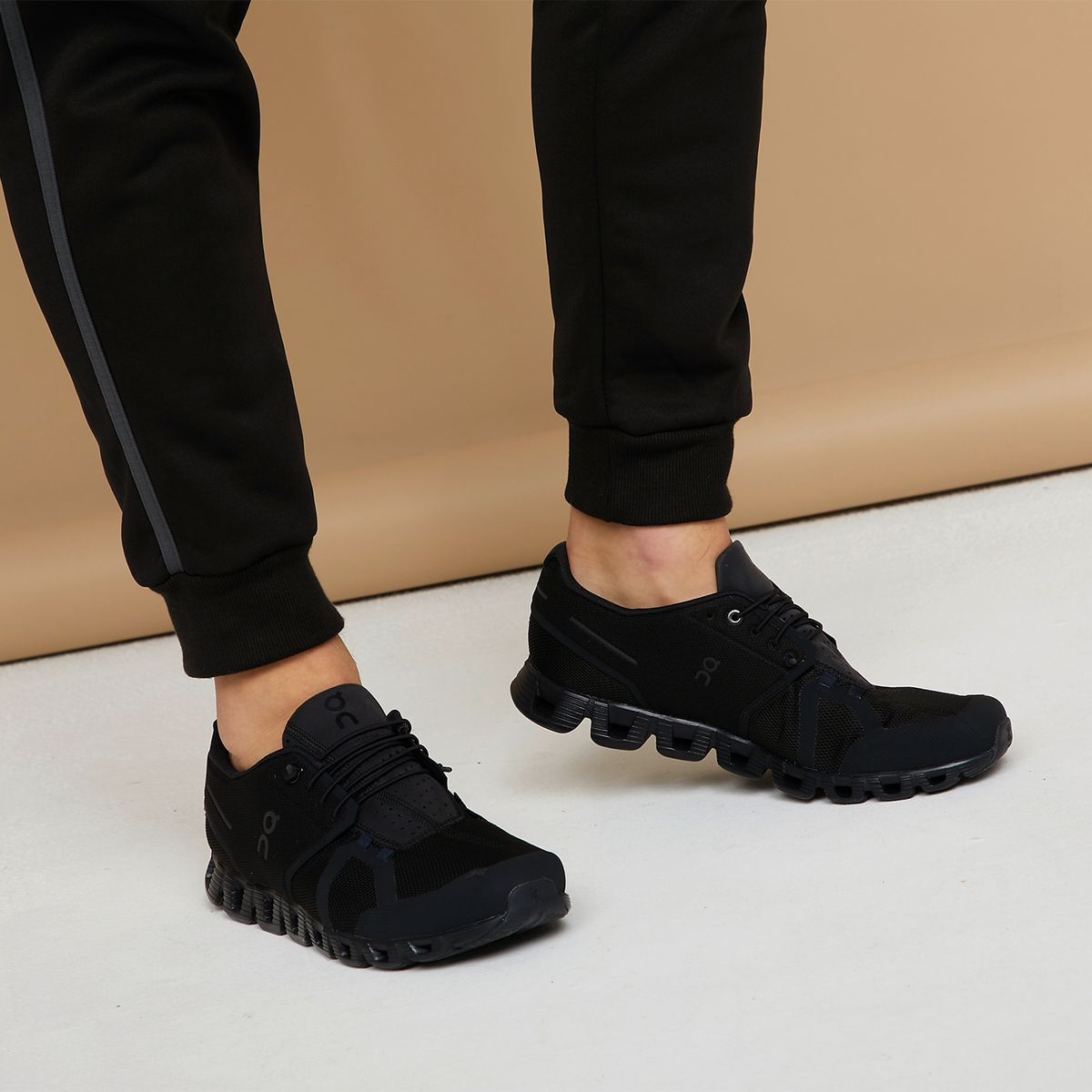 ON - Cloud Zapatilla Running Hombre Negra ON