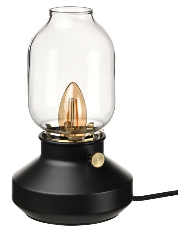 Lámpara de mesa tipo farol, con base gris oscuro y cubierta de vidrio