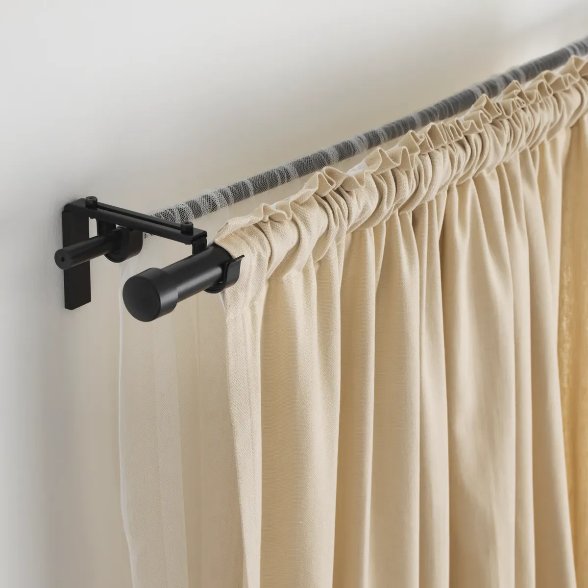 IKEA - Barra de cortina HUGAD, negro, 210-385 cm